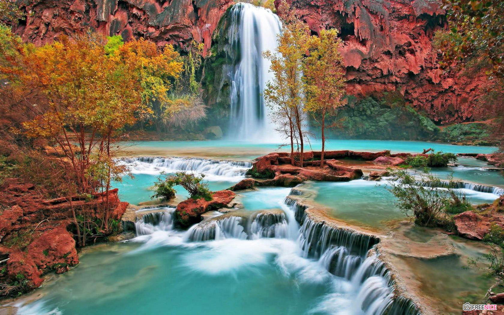 Khám phá thiên nhiên vô cùng hùng vĩ qua bức hình nền thác nước tuyệt đẹp. Sự kết hợp giữa màu sắc, ánh sáng và nước chảy đầy sức sống sẽ mang đến cho bạn cảm giác đầy thăng hoa.