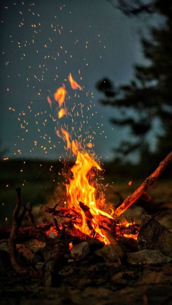 hình nền ngọn lửa cháy trong đêm tối