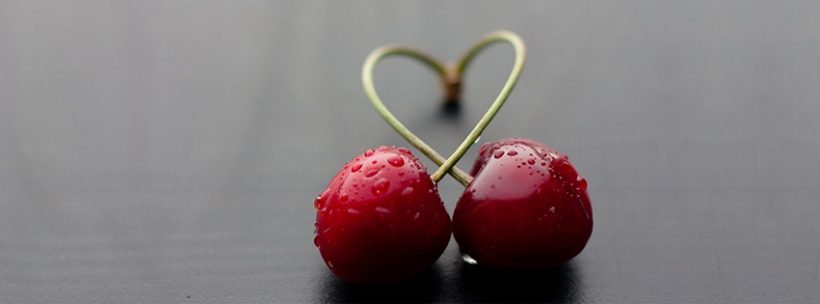 Ảnh bìa tình yêu cho facebook trái cherry