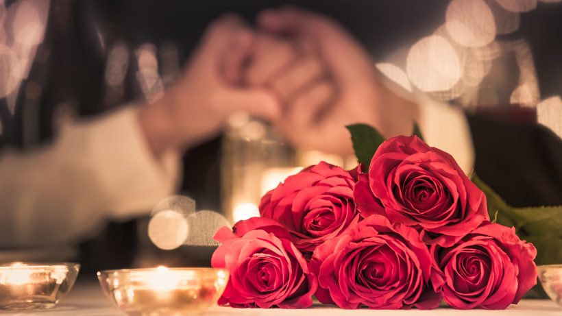 Hình ảnh Valentine đẹp lãng mạn hoa hồng và ánh nến