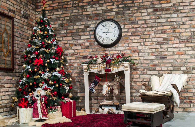 Hình ảnh cây thông Noel trang trí trong nhà