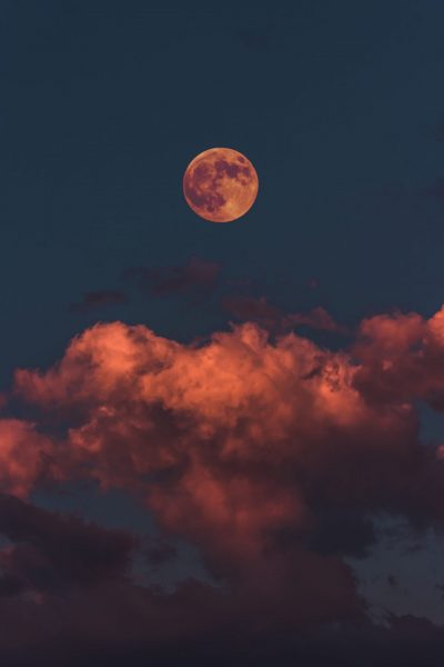 Hình ảnh trăng máu đẹp có mây