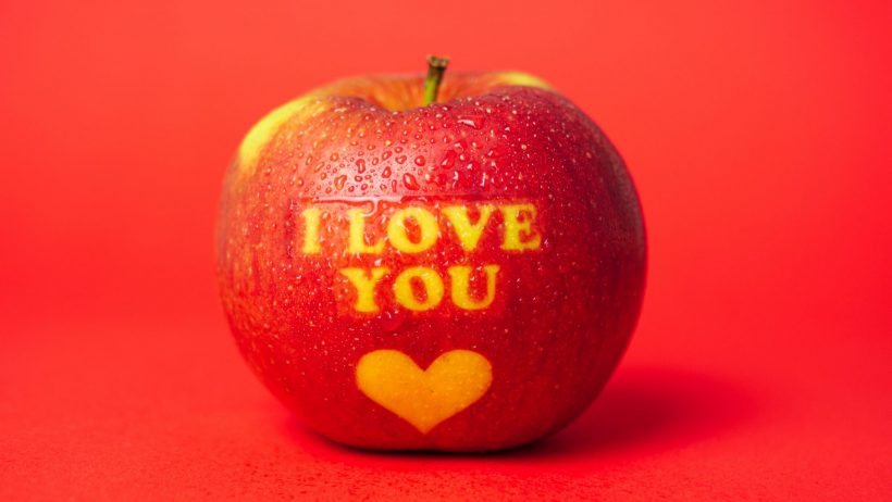hình ảnh i love you quả táo