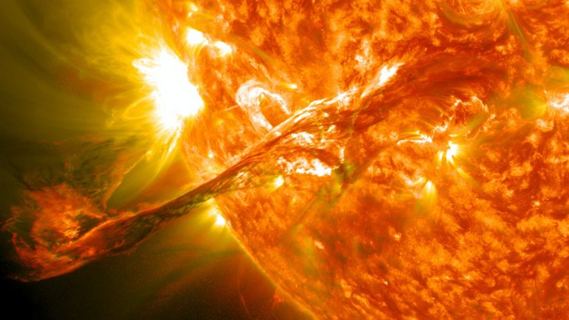 hình ảnh mặt trời phun plasma