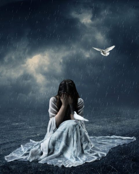 Hình ảnh avarta thất tình cô gái khóc dưới mưa