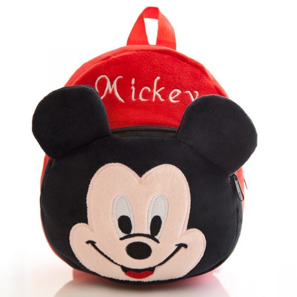 Hình ảnh chuột Mickey dễ thương trên balo của các em nhỏ