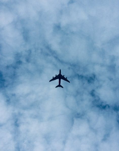 Hình ảnh máy bay trên bầu trời