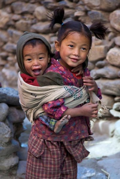 Hình ảnh trẻ em nghèo miền núi