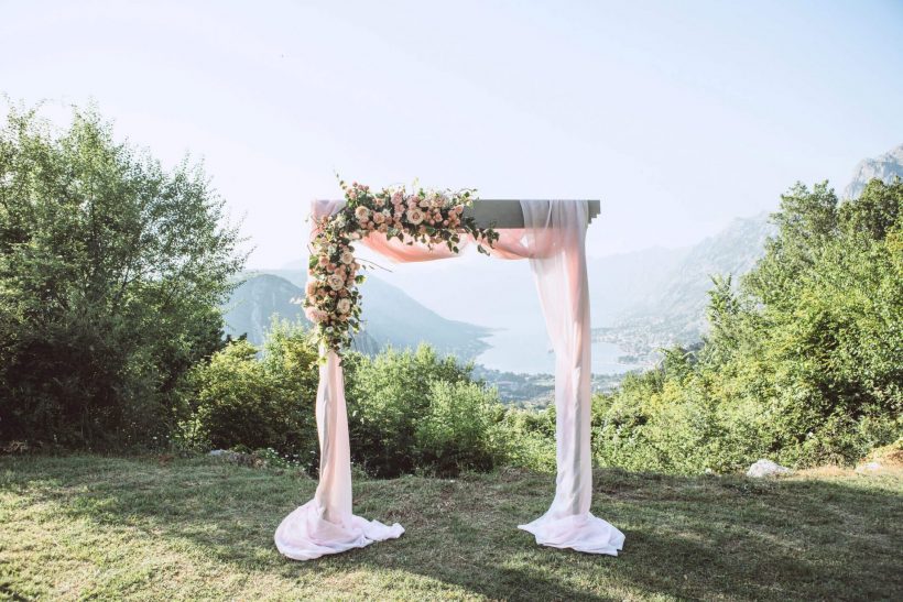 Mẫu cổng hoa cưới đơn giản